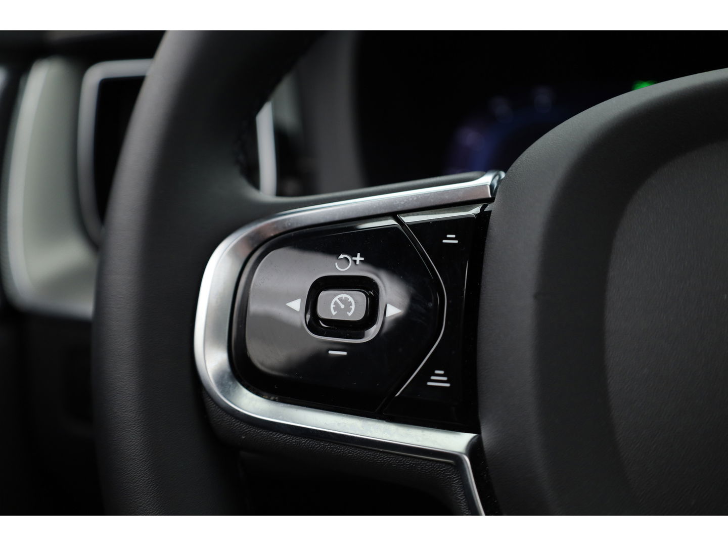 Volvo XC60 2.0 T6 Plug-in hybrid AWD R-Design | Long Range | Bowers & Wilkins | Trekhaak | 360 camera | Head-up |