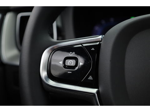 Volvo XC60 2.0 T6 Plug-in hybrid AWD R-Design | Long Range | Bowers & Wilkins | Trekhaak | 360 camera | Head-up |