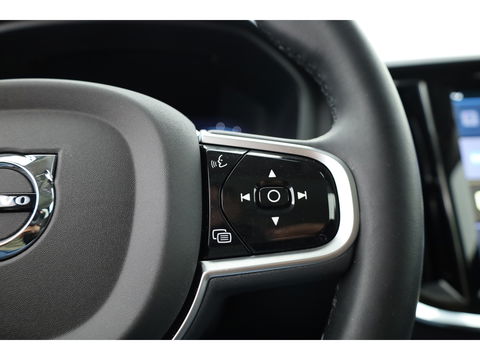Volvo V60 2.0 T6 Plug-in hybrid AWD Ultra Dark |Pano-dak | Bowers & Wilkins | Massage | 360 camera | Head-up |