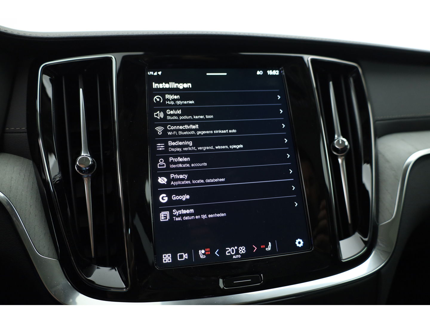 Volvo V60 2.0 T6 Plug-in hybrid AWD Ultra Dark |Pano-dak | Bowers & Wilkins | Massage | 360 camera | Head-up |