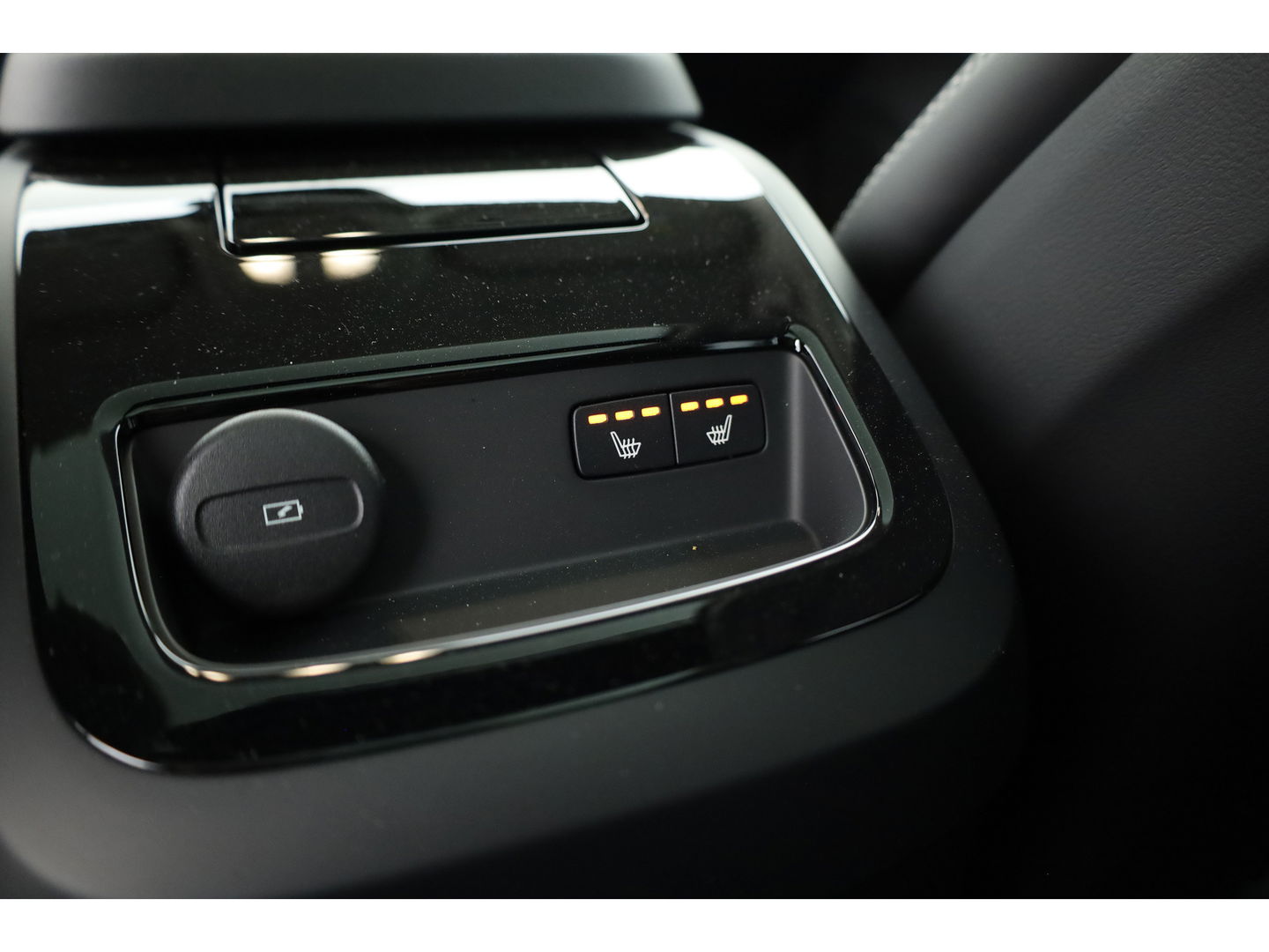 Volvo V60 2.0 T6 Plug-in hybrid AWD Ultra Dark |Pano-dak | Bowers & Wilkins | Massage | 360 camera | Head-up |