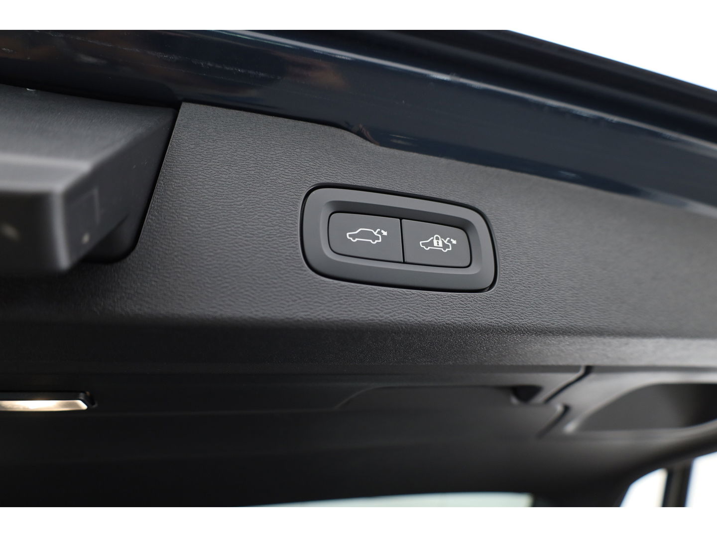 Volvo V60 2.0 T6 Plug-in hybrid AWD Ultra Dark |Pano-dak | Bowers & Wilkins | Massage | 360 camera | Head-up |