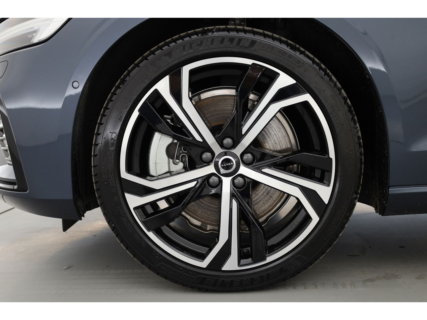 Volvo V60 2.0 T6 Plug-in hybrid AWD Ultra Dark |Pano-dak | Bowers & Wilkins | Massage | 360 camera | Head-up |