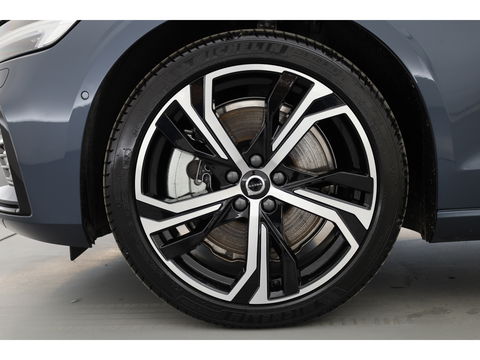 Volvo V60 2.0 T6 Plug-in hybrid AWD Ultra Dark |Pano-dak | Bowers & Wilkins | Massage | 360 camera | Head-up |