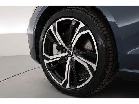 Volvo V60 2.0 T6 Plug-in hybrid AWD Ultra Dark |Pano-dak | Bowers & Wilkins | Massage | 360 camera | Head-up |