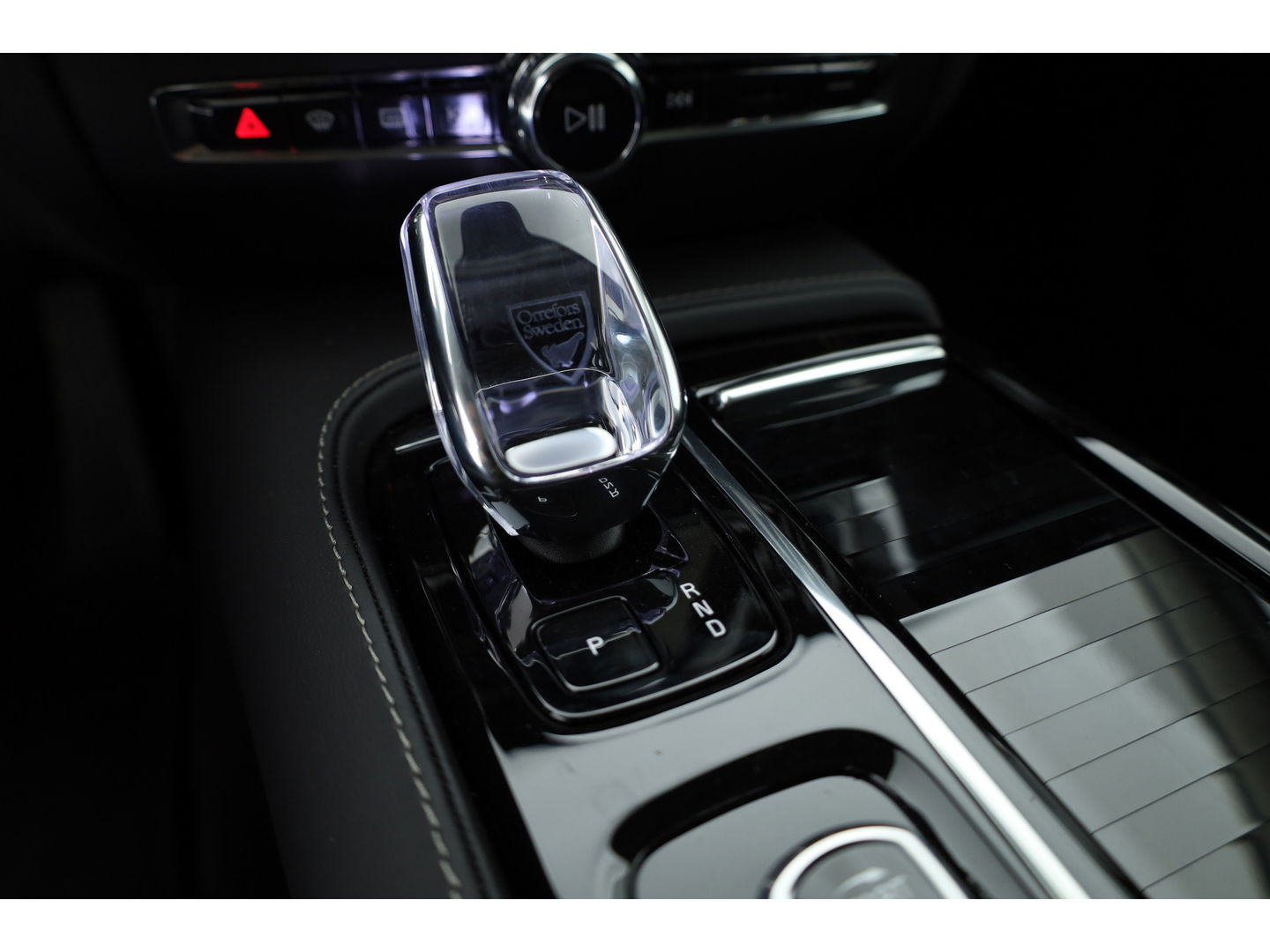 Volvo V60 2.0 T6 Plug-in hybrid AWD Ultra Dark |Pano-dak | Bowers & Wilkins | Massage | 360 camera | Head-up |