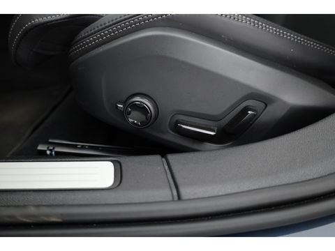 Volvo V60 2.0 T6 Plug-in hybrid AWD Ultra Dark |Pano-dak | Bowers & Wilkins | Massage | 360 camera | Head-up |