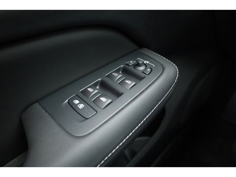 Volvo V60 2.0 T6 Plug-in hybrid AWD Ultra Dark |Pano-dak | Bowers & Wilkins | Massage | 360 camera | Head-up |