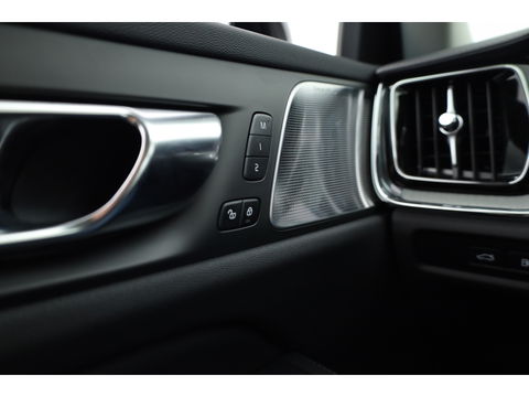 Volvo V60 2.0 T6 Plug-in hybrid AWD Ultra Dark |Pano-dak | Bowers & Wilkins | Massage | 360 camera | Head-up |