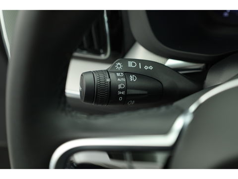 Volvo XC60 2.0 Recharge T6 AWD Plus Dark | Luchtvering | Pano | Trekhaak | 360cam | 21'' | Memory | H&K | Pilot Assist