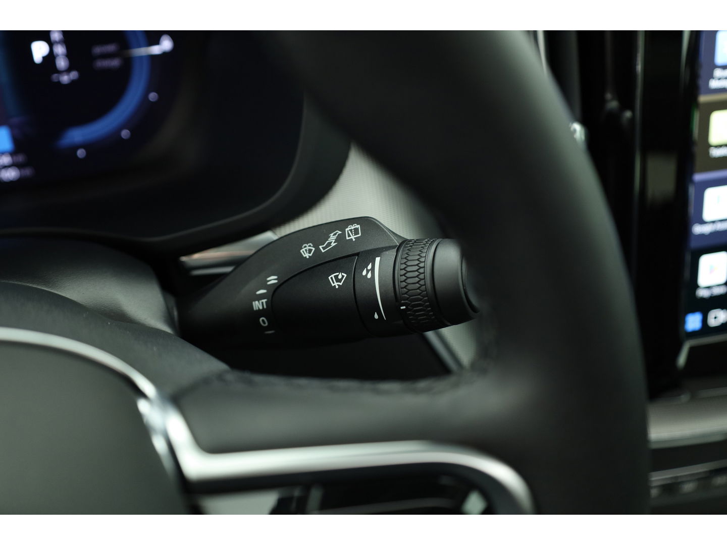 Volvo XC60 2.0 Recharge T6 AWD Plus Dark | Luchtvering | Pano | Trekhaak | 360cam | 21'' | Memory | H&K | Pilot Assist