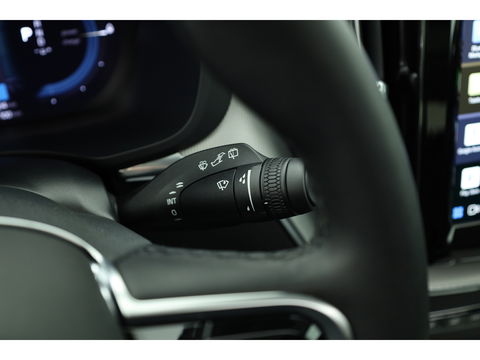 Volvo XC60 2.0 Recharge T6 AWD Plus Dark | Luchtvering | Pano | Trekhaak | 360cam | 21'' | Memory | H&K | Pilot Assist