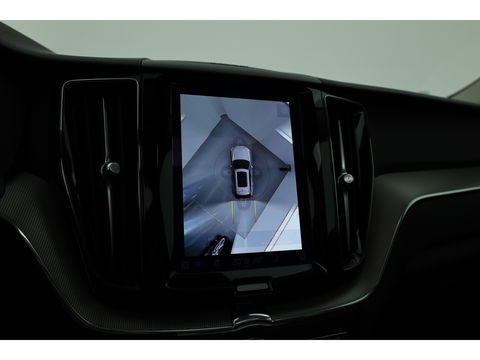 Volvo XC60 2.0 Recharge T6 AWD Plus Dark | Luchtvering | Pano | Trekhaak | 360cam | 21'' | Memory | H&K | Pilot Assist