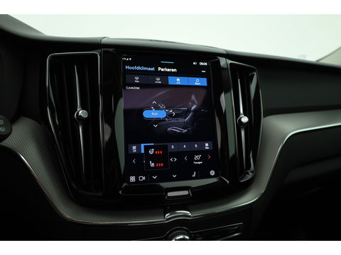 Volvo XC60 2.0 Recharge T6 AWD Plus Dark | Luchtvering | Pano | Trekhaak | 360cam | 21'' | Memory | H&K | Pilot Assist