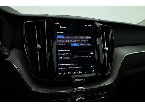 Volvo XC60 2.0 Recharge T6 AWD Plus Dark | Luchtvering | Pano | Trekhaak | 360cam | 21'' | Memory | H&K | Pilot Assist