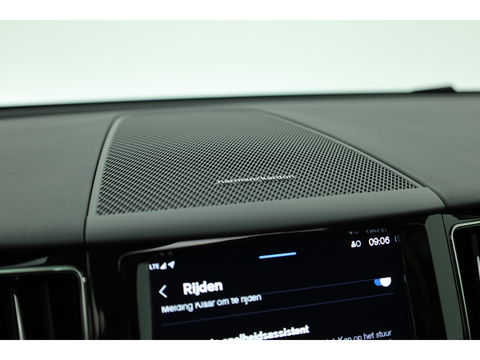 Volvo XC60 2.0 Recharge T6 AWD Plus Dark | Luchtvering | Pano | Trekhaak | 360cam | 21'' | Memory | H&K | Pilot Assist