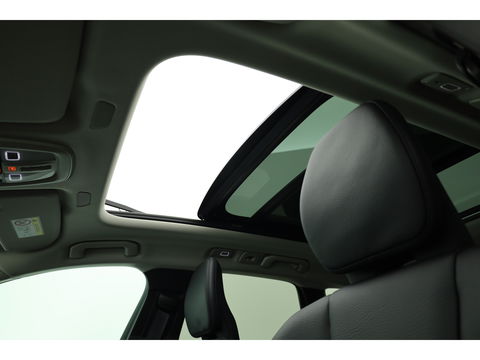 Volvo XC60 2.0 Recharge T6 AWD Plus Dark | Luchtvering | Pano | Trekhaak | 360cam | 21'' | Memory | H&K | Pilot Assist