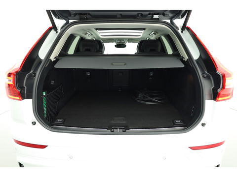 Volvo XC60 2.0 Recharge T6 AWD Plus Dark | Luchtvering | Pano | Trekhaak | 360cam | 21'' | Memory | H&K | Pilot Assist