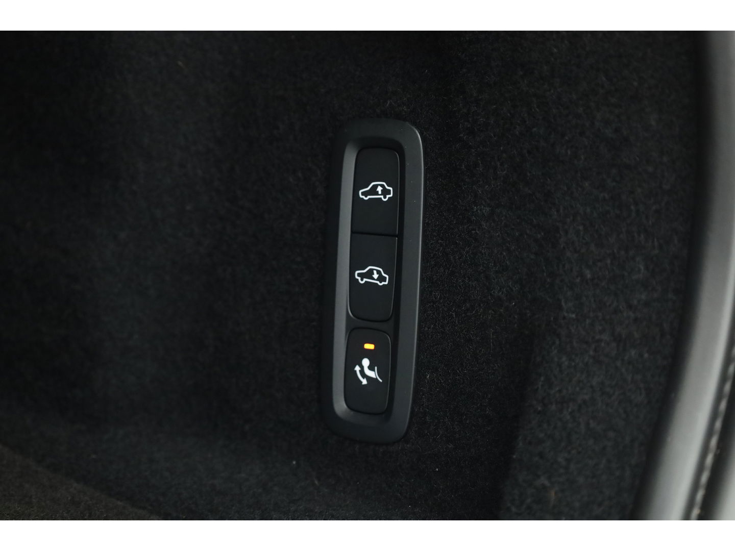 Volvo XC60 2.0 Recharge T6 AWD Plus Dark | Luchtvering | Pano | Trekhaak | 360cam | 21'' | Memory | H&K | Pilot Assist