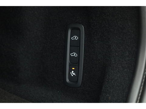 Volvo XC60 2.0 Recharge T6 AWD Plus Dark | Luchtvering | Pano | Trekhaak | 360cam | 21'' | Memory | H&K | Pilot Assist