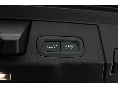 Volvo XC60 2.0 Recharge T6 AWD Plus Dark | Luchtvering | Pano | Trekhaak | 360cam | 21'' | Memory | H&K | Pilot Assist