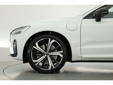 Volvo XC60 2.0 Recharge T6 AWD Plus Dark | Luchtvering | Pano | Trekhaak | 360cam | 21'' | Memory | H&K | Pilot Assist