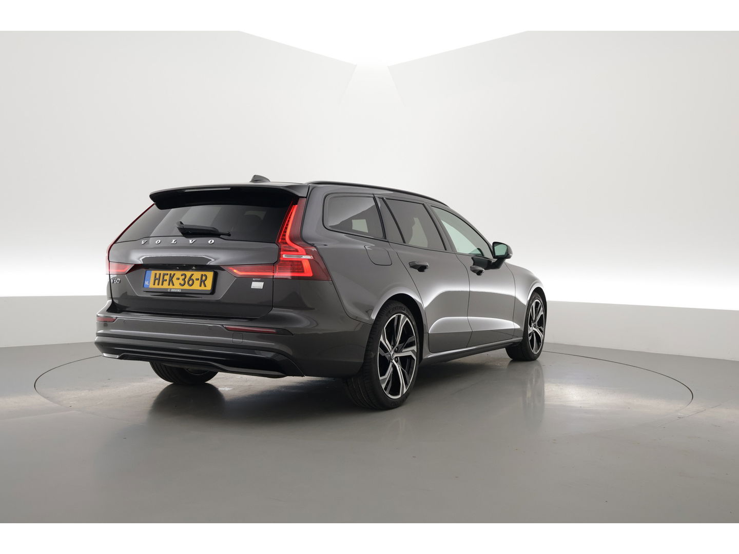 Volvo V60 T6 Recharge Plus Dark | Pilot Assist | Memory | Camera | Harman Kardon |