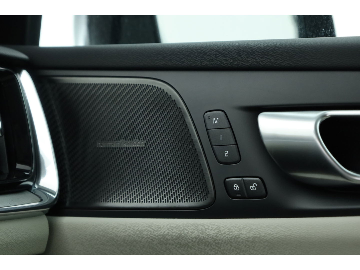 Volvo V60 T6 Recharge Plus Dark | Pilot Assist | Memory | Camera | Harman Kardon |