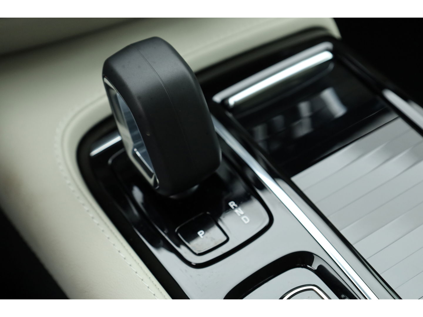 Volvo V60 T6 Recharge Plus Dark | Pilot Assist | Memory | Camera | Harman Kardon |