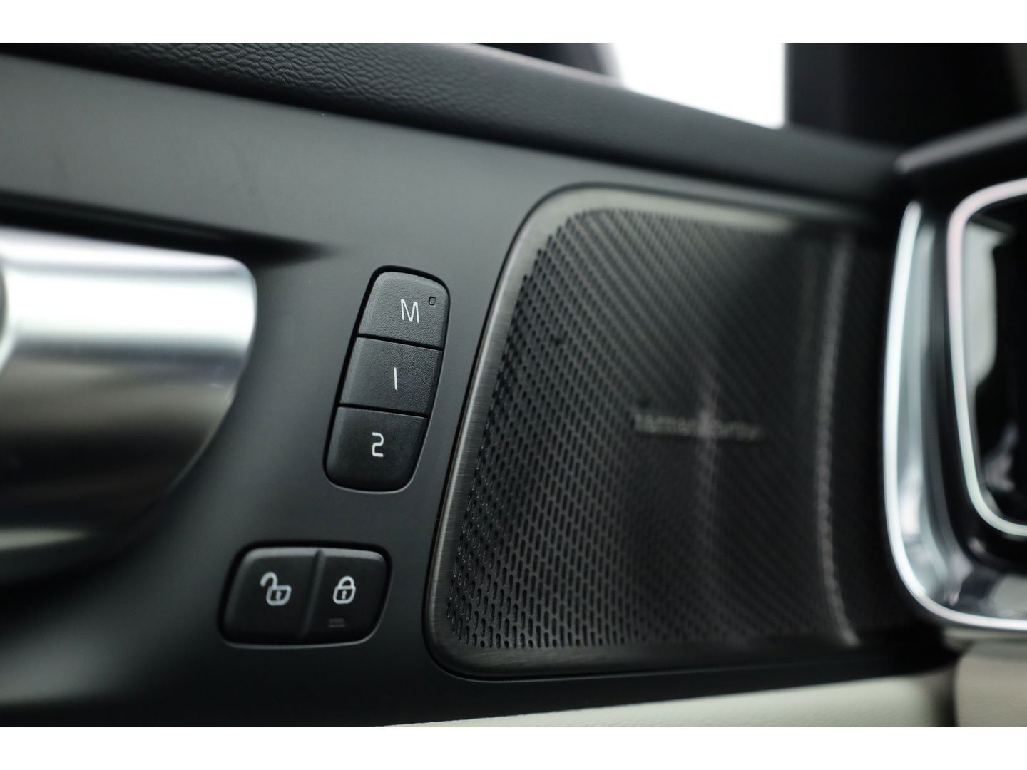 Volvo V60 T6 Recharge Plus Dark | Pilot Assist | Memory | Camera | Harman Kardon |