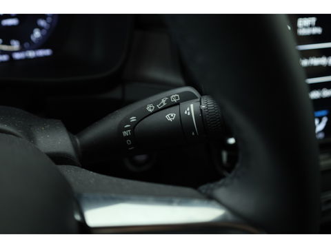 Volvo XC40 1.5 T4 Plug-in hybrid Plus Dark | Facelift | Elek. stoelen | H&K Audio | Stoel + stuurverw. | Camera |