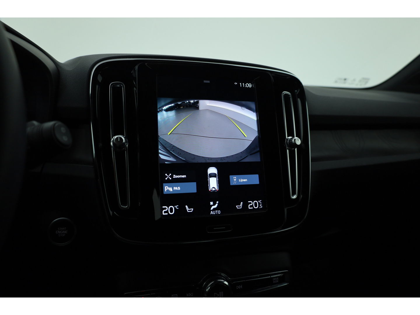 Volvo XC40 1.5 T4 Plug-in hybrid Plus Dark | Facelift | Elek. stoelen | H&K Audio | Stoel + stuurverw. | Camera |