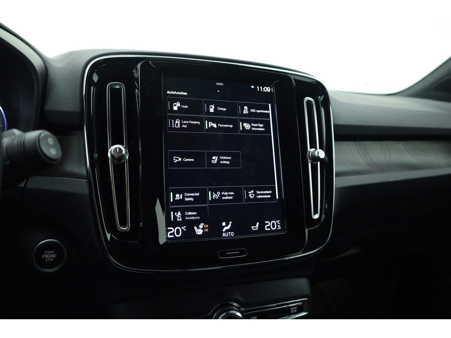 Volvo XC40 1.5 T4 Plug-in hybrid Plus Dark | Facelift | Elek. stoelen | H&K Audio | Stoel + stuurverw. | Camera |