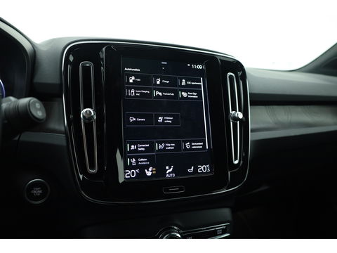 Volvo XC40 1.5 T4 Plug-in hybrid Plus Dark | Facelift | Elek. stoelen | H&K Audio | Stoel + stuurverw. | Camera |