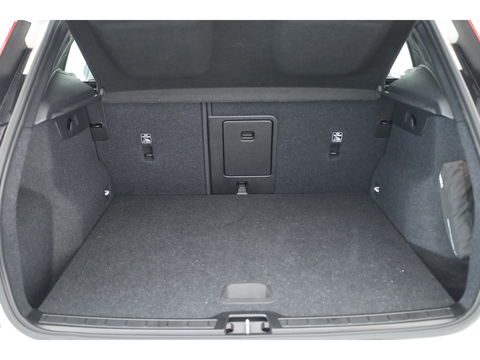 Volvo XC40 1.5 T4 Plug-in hybrid Plus Dark | Facelift | Elek. stoelen | H&K Audio | Stoel + stuurverw. | Camera |