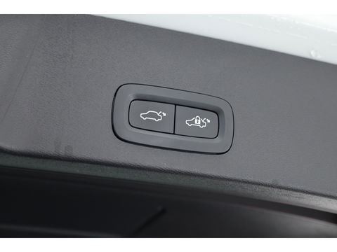 Volvo XC40 1.5 T4 Plug-in hybrid Plus Dark | Facelift | Elek. stoelen | H&K Audio | Stoel + stuurverw. | Camera |