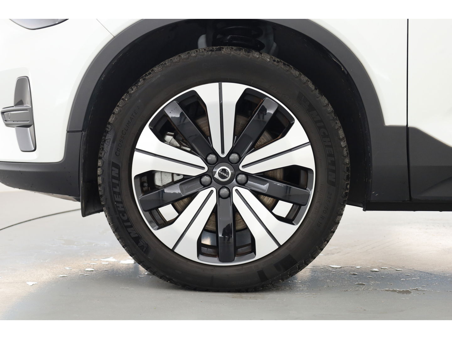 Volvo XC40 1.5 T4 Plug-in hybrid Plus Dark | Facelift | Elek. stoelen | H&K Audio | Stoel + stuurverw. | Camera |