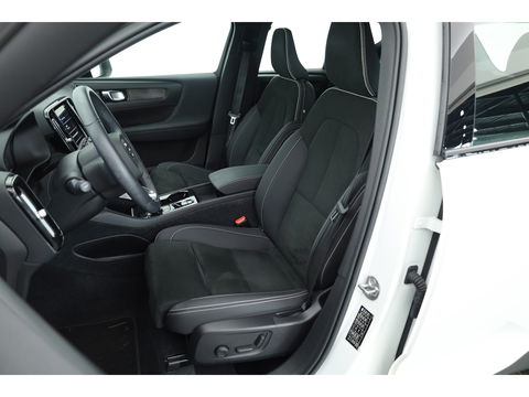 Volvo XC40 1.5 T4 Plug-in hybrid Plus Dark | Facelift | Elek. stoelen | H&K Audio | Stoel + stuurverw. | Camera |