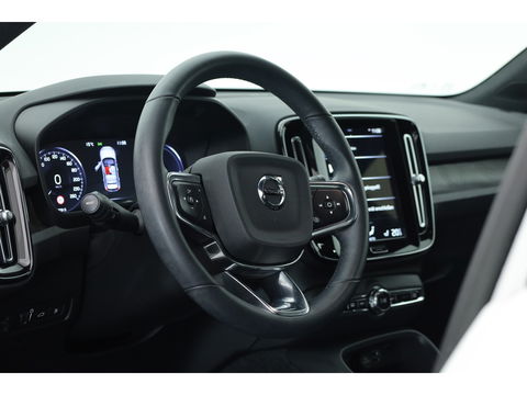 Volvo XC40 1.5 T4 Plug-in hybrid Plus Dark | Facelift | Elek. stoelen | H&K Audio | Stoel + stuurverw. | Camera |