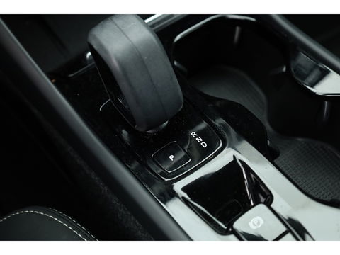 Volvo XC40 1.5 T4 Plug-in hybrid Plus Dark | Facelift | Elek. stoelen | H&K Audio | Stoel + stuurverw. | Camera |