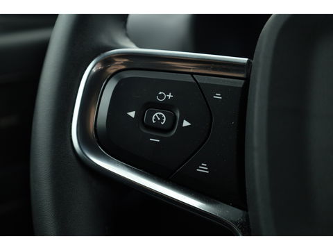 Volvo XC40 1.5 T4 Plug-in hybrid Plus Dark | Facelift | Elek. stoelen | H&K Audio | Stoel + stuurverw. | Camera |