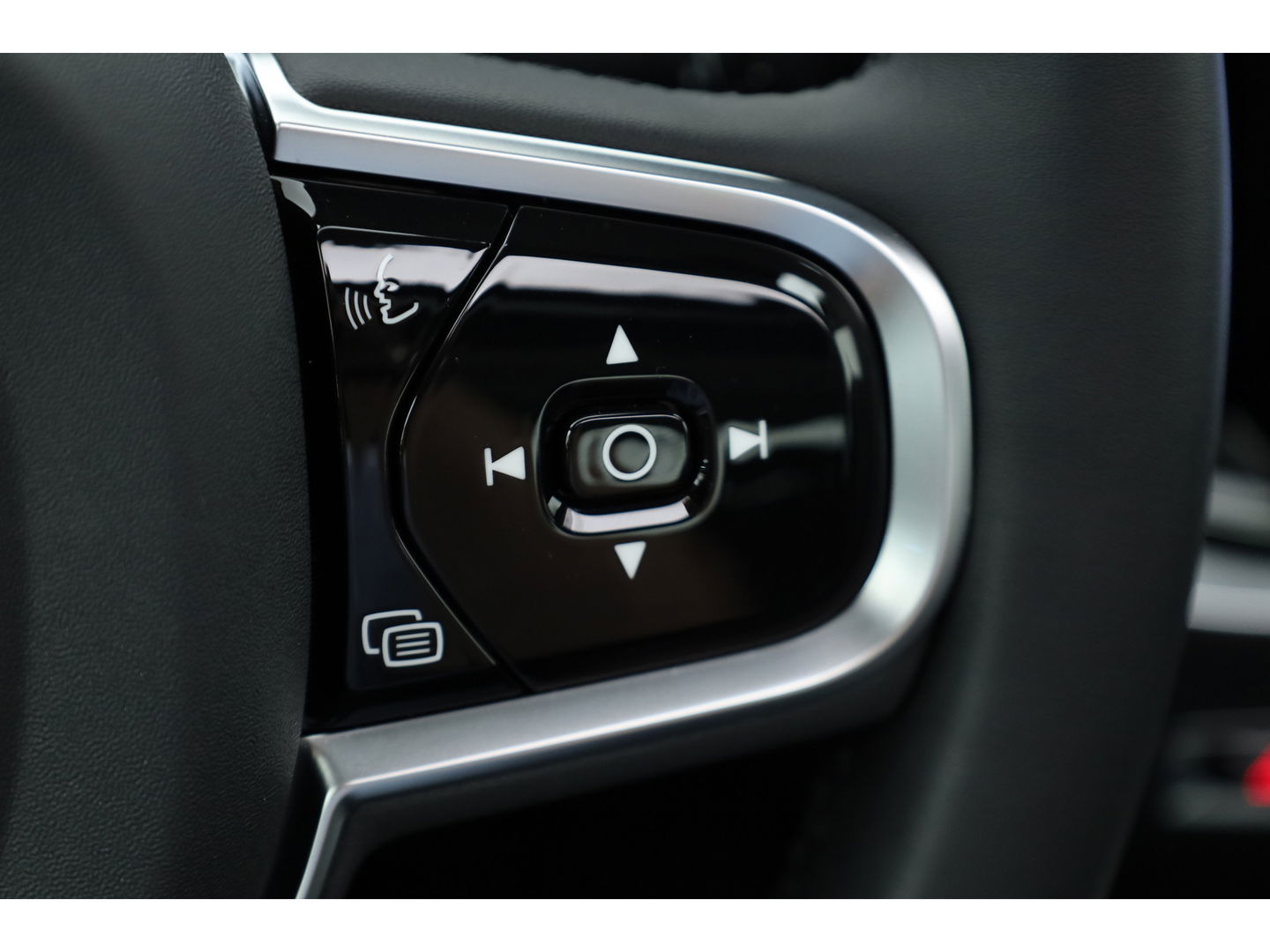 Volvo S60 2.0 Recharge T8 AWD Ultimate Dark | Pano | Head-up | 360 camera | 19 inch | H&K Audio | Gelamineerd Glas |