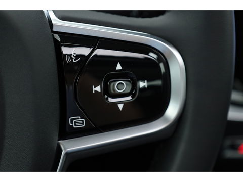 Volvo S60 2.0 Recharge T8 AWD Ultimate Dark | Pano | Head-up | 360 camera | 19 inch | H&K Audio | Gelamineerd Glas |