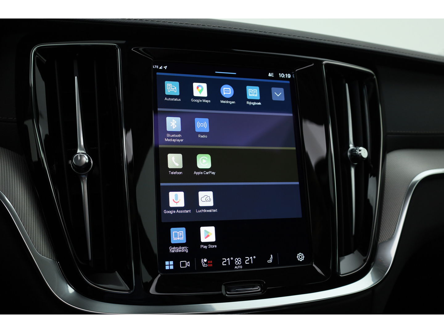 Volvo S60 2.0 Recharge T8 AWD Ultimate Dark | Pano | Head-up | 360 camera | 19 inch | H&K Audio | Gelamineerd Glas |