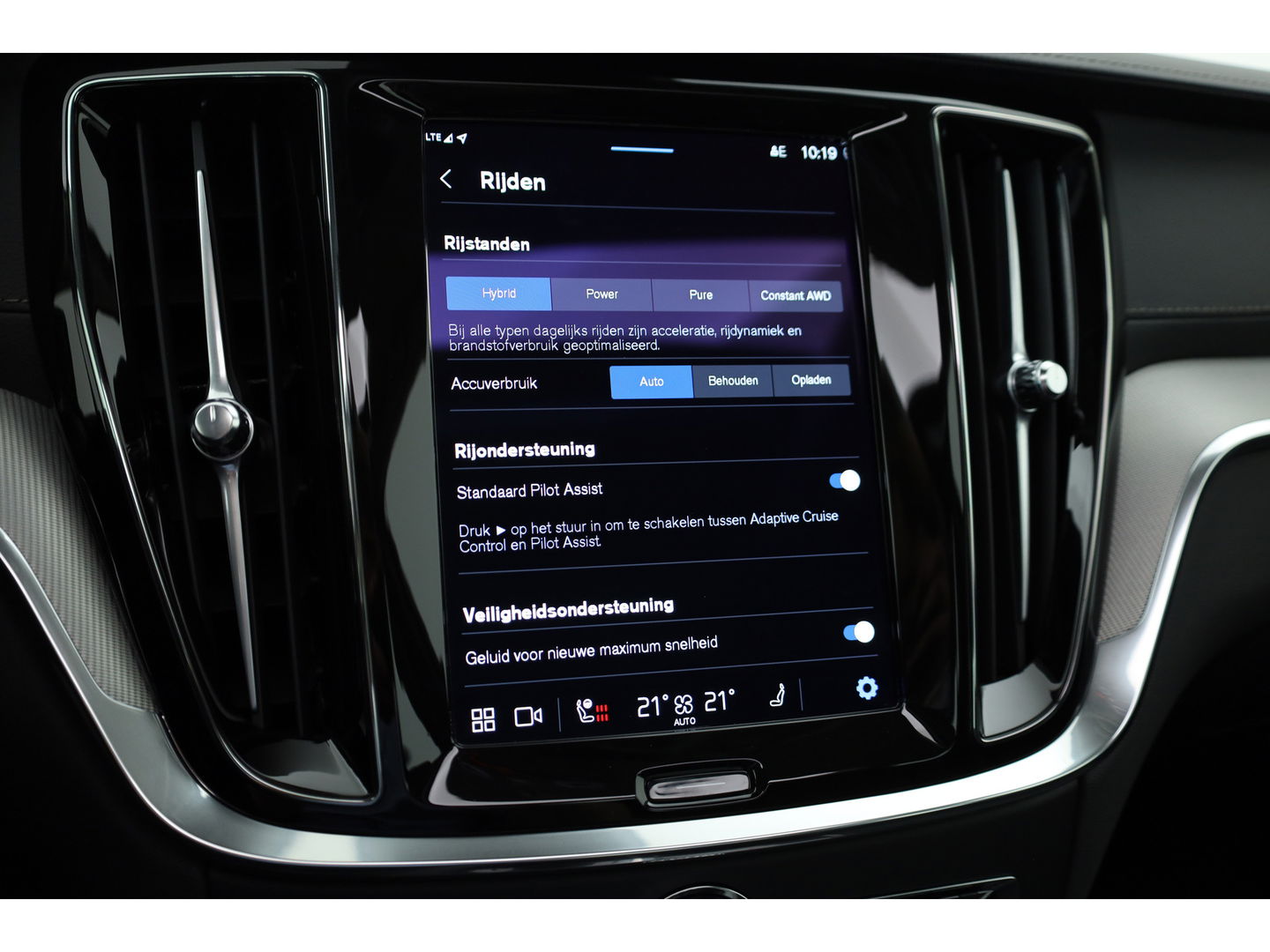 Volvo S60 2.0 Recharge T8 AWD Ultimate Dark | Pano | Head-up | 360 camera | 19 inch | H&K Audio | Gelamineerd Glas |