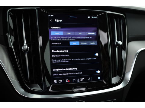 Volvo S60 2.0 Recharge T8 AWD Ultimate Dark | Pano | Head-up | 360 camera | 19 inch | H&K Audio | Gelamineerd Glas |