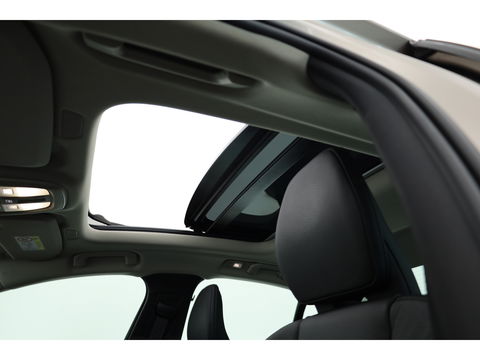 Volvo S60 2.0 Recharge T8 AWD Ultimate Dark | Pano | Head-up | 360 camera | 19 inch | H&K Audio | Gelamineerd Glas |