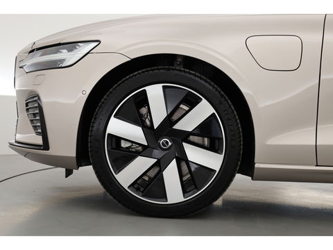 Volvo S60 2.0 Recharge T8 AWD Ultimate Dark | Pano | Head-up | 360 camera | 19 inch | H&K Audio | Gelamineerd Glas |