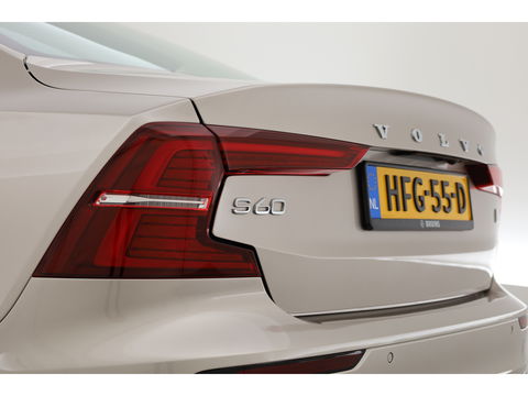 Volvo S60 2.0 Recharge T8 AWD Ultimate Dark | Pano | Head-up | 360 camera | 19 inch | H&K Audio | Gelamineerd Glas |