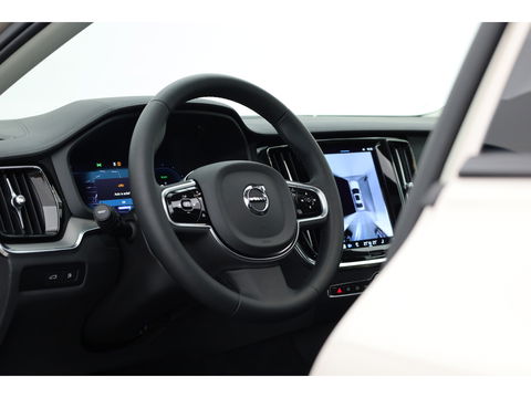 Volvo S60 2.0 Recharge T8 AWD Ultimate Dark | Pano | Head-up | 360 camera | 19 inch | H&K Audio | Gelamineerd Glas |